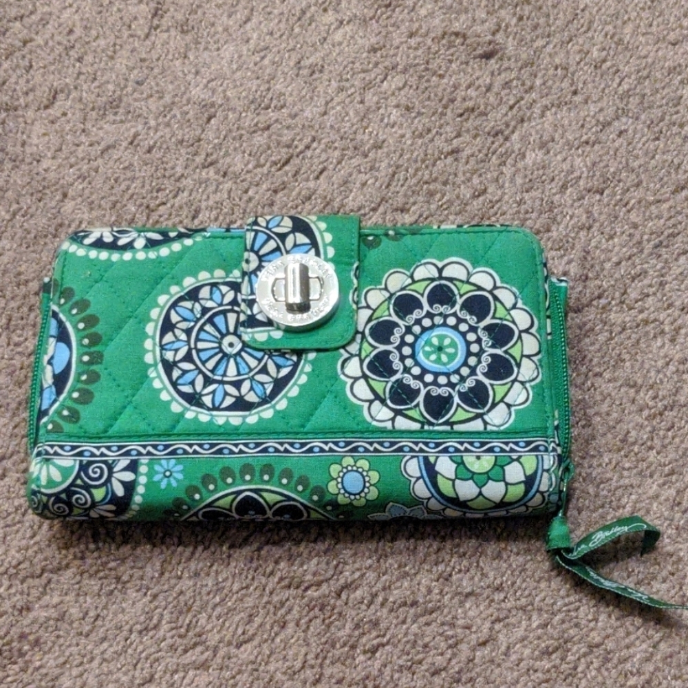 Vera Bradley Turnlock Wallet in Cupcake Green